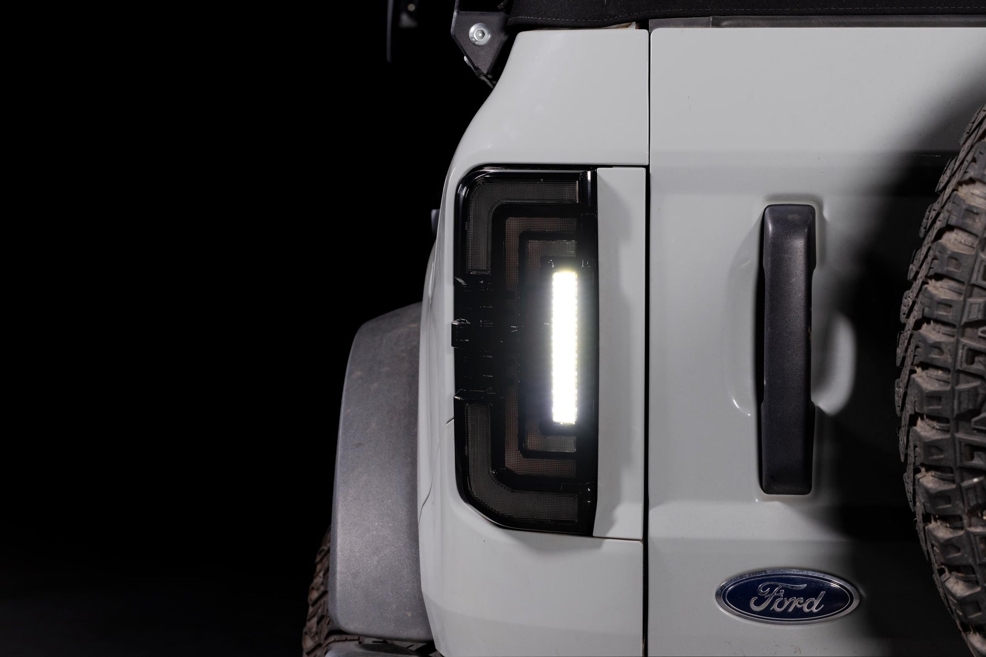 XB LED Tail Lights: Ford Bronco (21+ / Red Lens / Set)