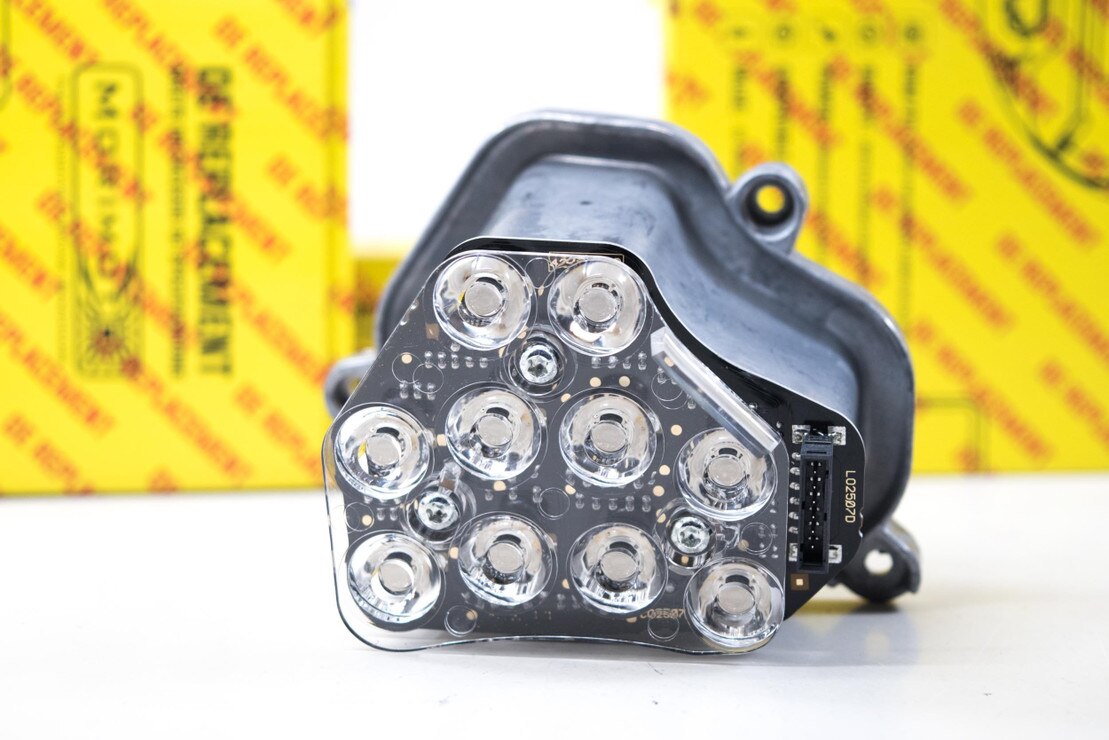 OE Replacement: BMW F10/F18 Turn Signal Module (LH)