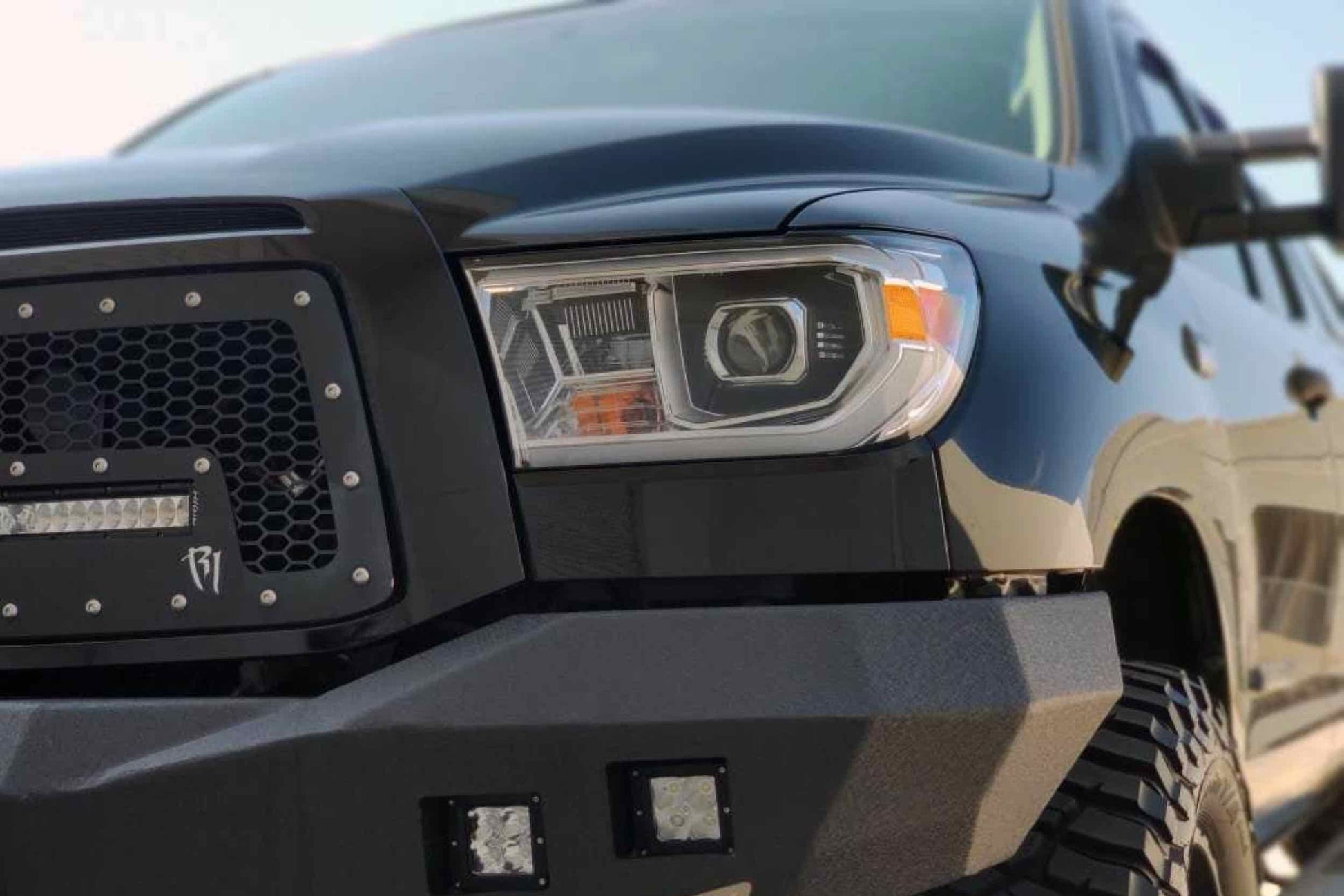 ARex (PRO-Series) Halogen Headlights:: Toyota Tundra (07-13) - Matte Black / Chrome (Set) (w/ Auto-Leveling)
