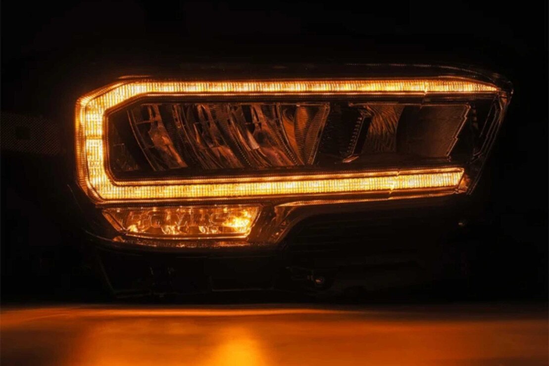 16-23 Toyota Tacoma Luxx OEM Style Headlights