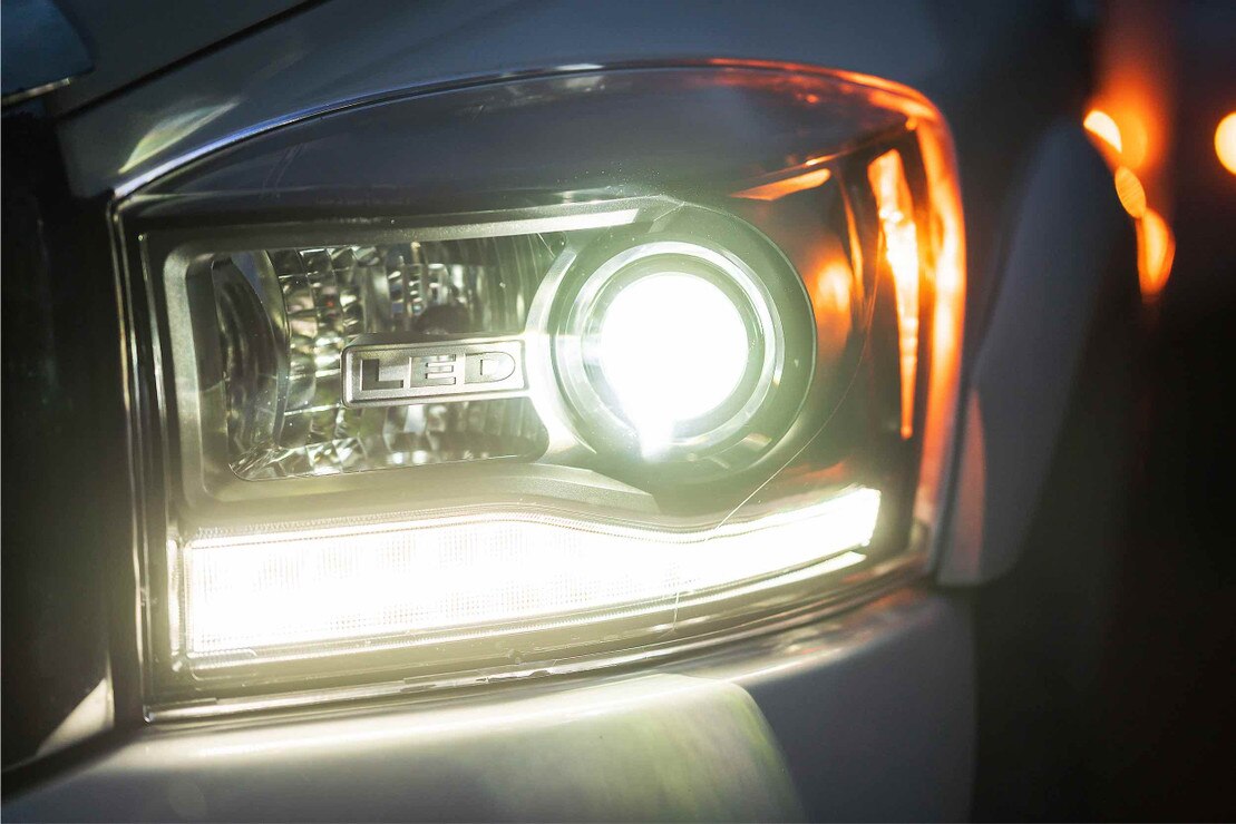 06-08 Dodge Ram XB Hybrid LED Headlights